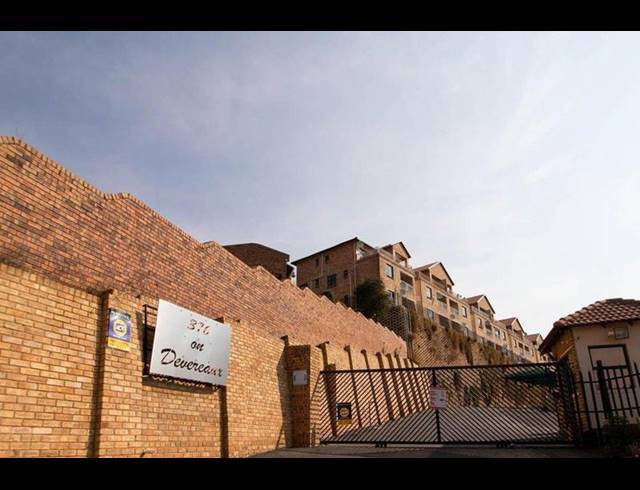 2 BEDROOM TOWNHOUSE FOR SALE IN WINCHESTER HILLS